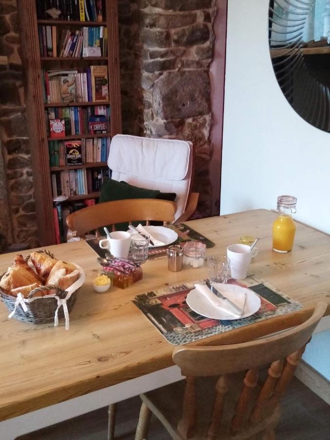 38 Friaudour Bed & Breakfast Saint-Pardoux-lʼOrtigier Eksteriør bilde