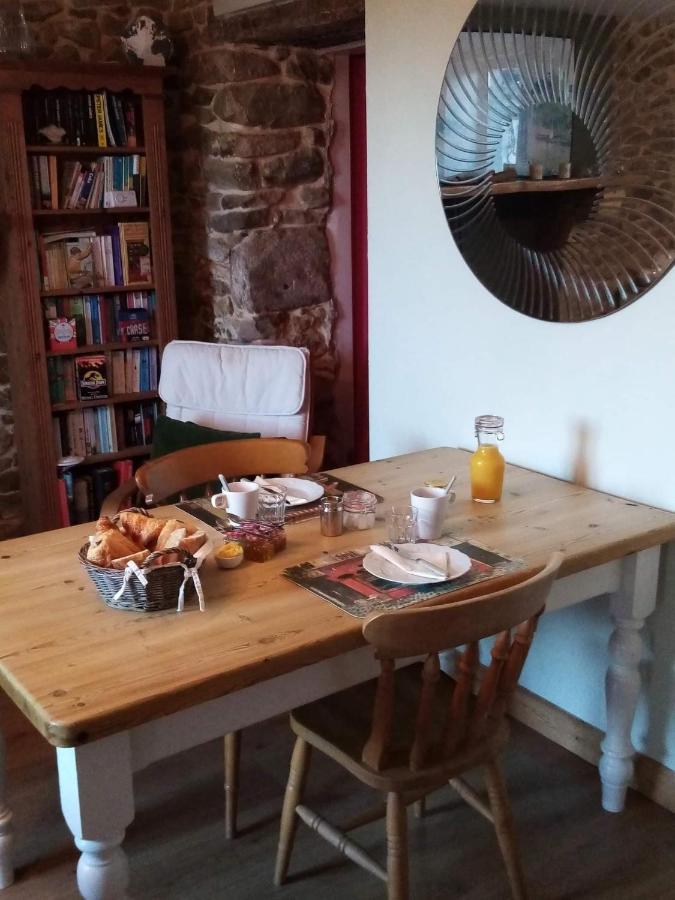 38 Friaudour Bed & Breakfast Saint-Pardoux-lʼOrtigier Eksteriør bilde